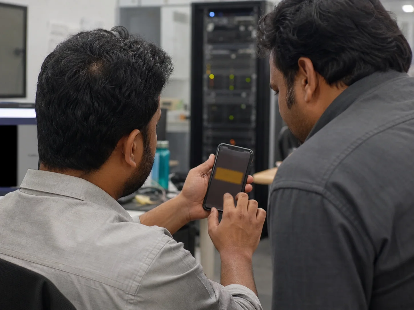 Mobile server alert handoff to an agreed technical contact